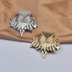 Broche en Alliage Européenne Vintage Géométrique Coquillage Triangle Épingle Personnalité Badge Surdimensionné Pour Manteau Veste Bijoux Unisex