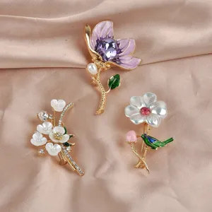 Vintage Chinese Stijl Kristal Bloem Brosche Voor Vrouwen Verguld Emaille Ijsvogel Floral Strass Pin Mode Kleding Accessoire Cadeau