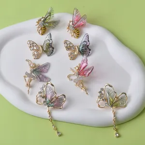 Elegantes Insekten-Broschen-Set 2023 mit Schmetterling, Biene und Fee, reich an Kristallen.