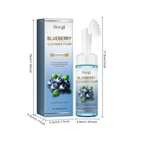 Detailansicht der Hoygi Blaubeer-Reinigungsschaum Flasche und Box mit klaren Abmessungen.