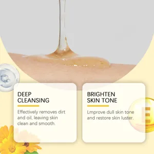 Gros plan sur la texture du gel de masque facial, nettoyage en profondeur et effet éclat.