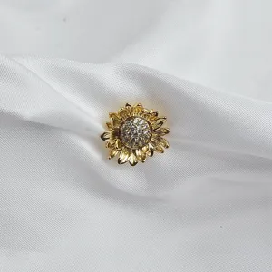 Elegante gouden zonnebloem magnetische brochespeld met sprankelend kristallen hart