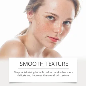 Primer plano de detalle de la piel del rostro que muestra un efecto hidratante suave y liso.