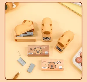 Joli ensemble d'agrafeuses capybara avec mini agrafeuses et boîtes d'agrafes pour bureau et école.
