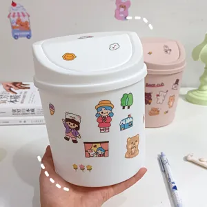 Mini poubelle de bureau mignonne avec couvercle style nordique petit bac en plastique bureau.