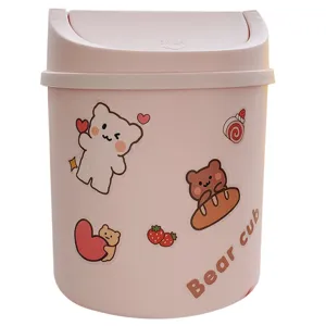 Jolie poubelle de bureau rose avec couvercle basculant et autocollants d'ours mignons pour la maison.