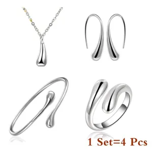 Elegante zilveren druppel sieradenset met ketting oorbellen armband en ring set.