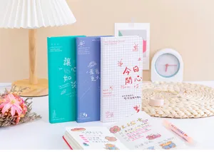 Vue détaillée du carnet agenda style ins avec pages quadrillées et texte de motivation.