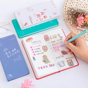Joli carnet de notes esthétique avec pages quadrillées pour planification quotidienne bureau.