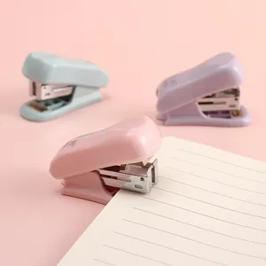 Morandi couleur mini agrafeuse ensemble mignon petit bureau portable outil de reliure.