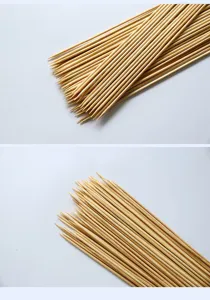 Vue détaillée de longs bâtons en bambou, parfaits pour les bouquets DIY et projets.