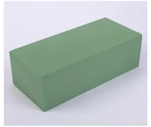 Grüner Steckschaum Block für frische Blumen Gestecke und Blumensträuße, Nassschaum.