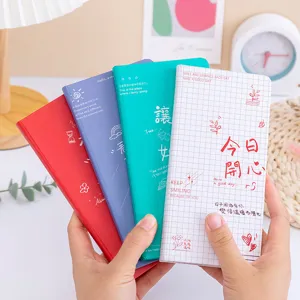 Joli carnet de notes esthétrique ensemble avec pages quadrillées pour étudiants plan.