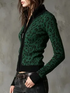 Gruen-schwarzer Leo-Cardigan mit Reissverschluss, modische figurbetonte Damen-Strickjacke.