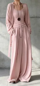 Elegante set tre pezzi rosa con cardigan e pantaloni a gamba larga per donna chic moda