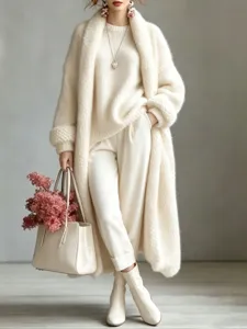 Manteau long élégant en faux cachemire pour femmes, style décontracté de couleur crème.