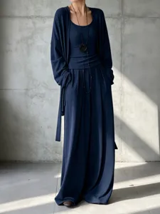 Set minimalista blu marino in tre pezzi con cardigan e pantaloni a gamba larga