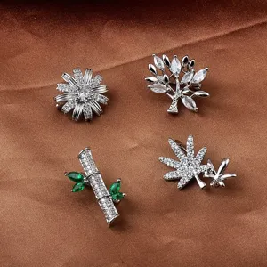 Elegantes broches de plata con cristales brillantes y diseños inspirados en la naturaleza