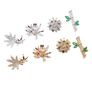 Colección detallada de broches de naturaleza con detalles de cristal y piedra verde