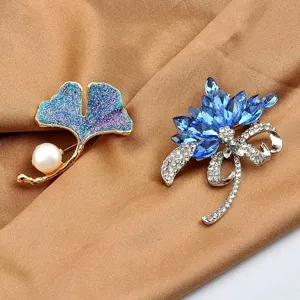 Elegante Legierung Ginkgoblatt Blume Brosche Mit Naturperle Strass Emailliert Mode Brosche Pin Für Damen Mantel Anzug Accessoire