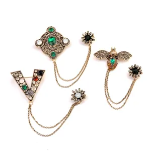 Vintage Barock-Broschen-Set mit smaragdgrünen Strasssteinen und eleganten Ketten