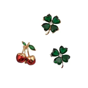 Set di spille a forma di ciliegia e quadrifoglio verde per accessori moda donna