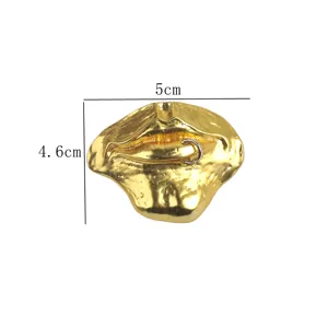 Exaggerated vintage 3D gold lip brooch with silver ring detail, size 5cm x 4.6cm