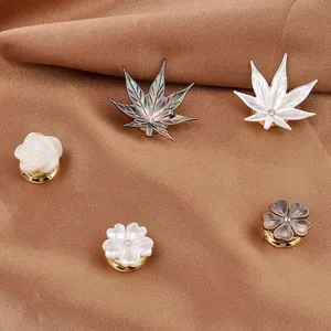 Spilla Magnetica in Conchiglia Naturale Fiore Foglia Elegante Fibbia Anti-Esposizione Strass Senza Danni Vestiti Donna Gioielli