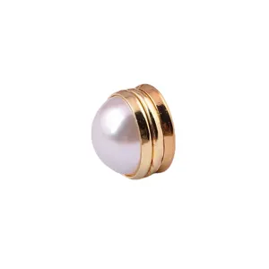 Elegant pearl magnetic brooch designed for seamless anti-exposure clothing fastening