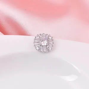 Eleganter Sonnenstrahl-Magnetbrosche mit funkelnden Kristallen und Silber-Finish