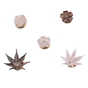 Spille magnetiche in conchiglia naturale a forma di fiore e foglia con madreperla