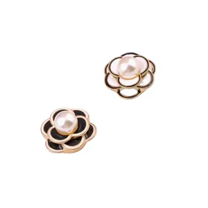Elegant black and white camellia flower magnetic brooches with pearl decoration