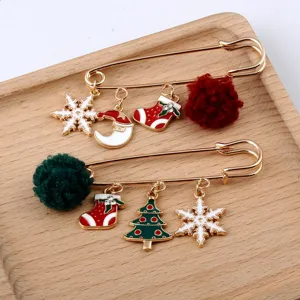 Weihnachts-Broschen-Set aus Legierung mit Schneeflocken-, Weihnachtsmann- und Sockenanhängern