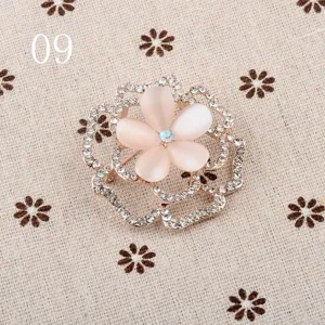 Elegante Blumenbrosche mit rosa Katzenaugensteinen und Strass für Damen-Accessoires.