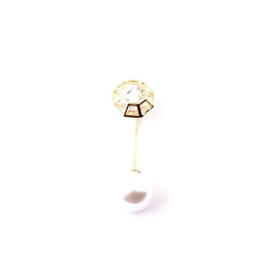 Eleganter Brosche, 14 Karat vergoldet, hohl, Diamantenform, mit Zirkonia und Perle
