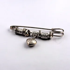 Retro safety pin brooch with decorative beads and heart charm