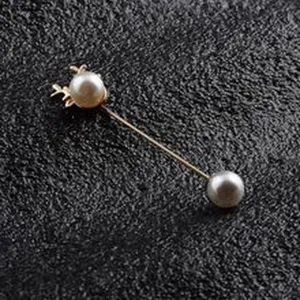 Eleganter Broschen-Pin mit Goldgeweih und doppelten Perlen in langem Design für Kleidung