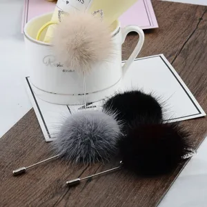 Eleganter Nerzpelz-Brosche mit Strass-Hasenohren, süße Nadel für Wollpullover