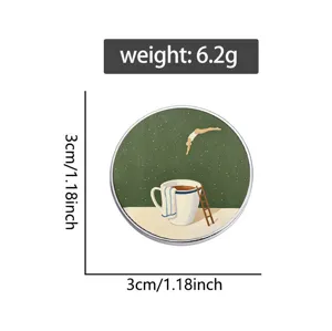 Detailansicht der Taucher-Brosche mit 6,2 g Gewicht und 3 cm Durchmesser Angaben.