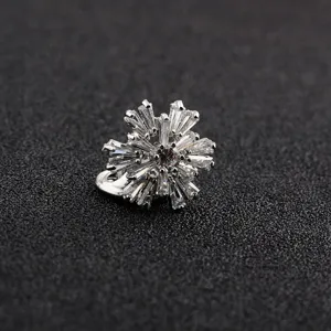 Elegante sneeuwvlok kraagspeld met micro-ingelegde zirkoon voor overhemden en pakken