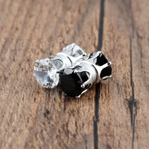 Makrodetail der kronenförmigen Fassung und der Zirkoniasteine von Magnetohrringen.