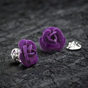 Broches roses floquées violettes élégantes pour costumes homme et robes femme
