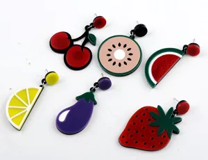 Handgefertigtes Set bunter Acryl-Fruchtohrringe in Form von Wassermelone und Kirsche