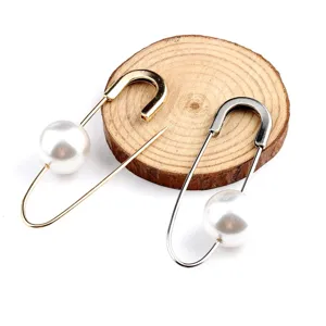 Elegante Sicherheitsnadel-Brosche in Gold und Silber mit großer Perle für Schals