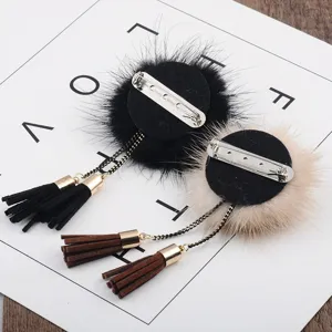 Set aus zwei eleganten Nerzfell-Broschen mit Quasten für die Wintermantel-Dekoration