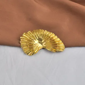 Elegante spilla vintage in metallo dorato a forma di foglia di ginkgo per accessori