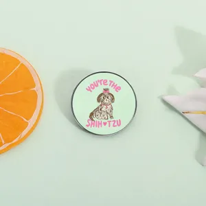 Speelse Shih Tzu cartoon metalen broche speldje met schattige puppy en roze typografie