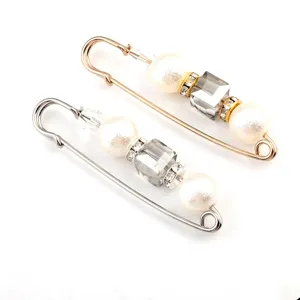 Elegante Broschen mit Kristallen und Perlen in Gold- und Silberoptik für Mäntel