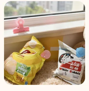 Magnetic rotating flower sealing clip for food snacks moisture proof kitchen gadget.