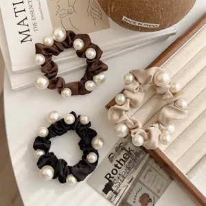 Elegante Elastico per Capelli in Raso a Pieghe Con Perla Artificiale Chouchou per Donna Supporto per Coda di Cavallo Accessorio